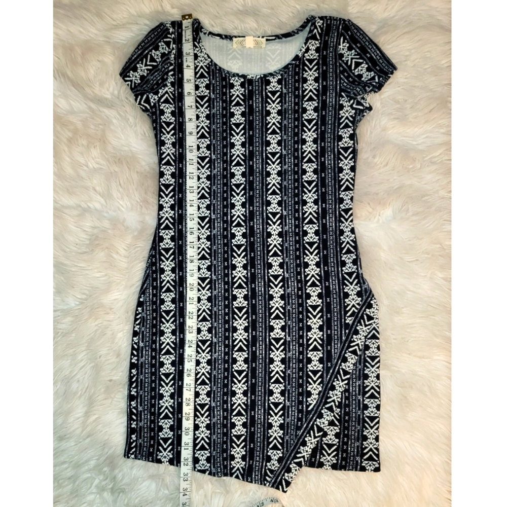 Dress - Picture 4 of 10